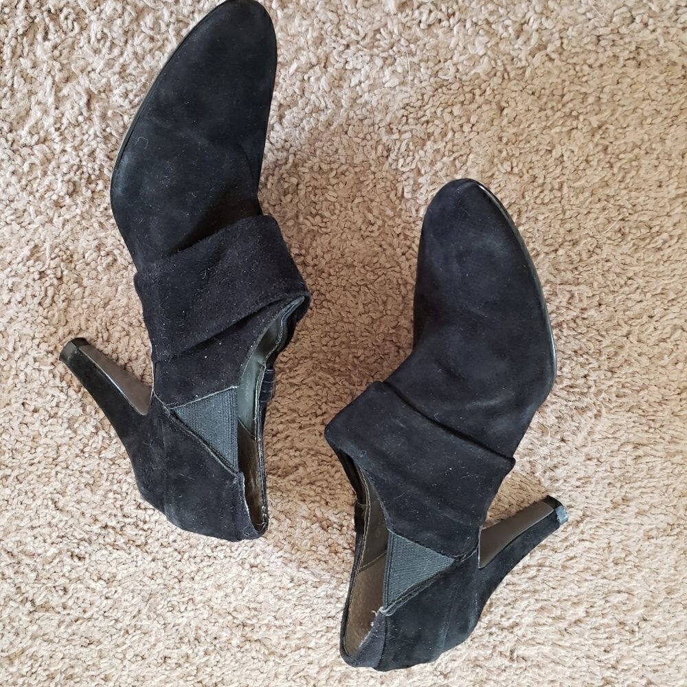 Tahari black booties 6